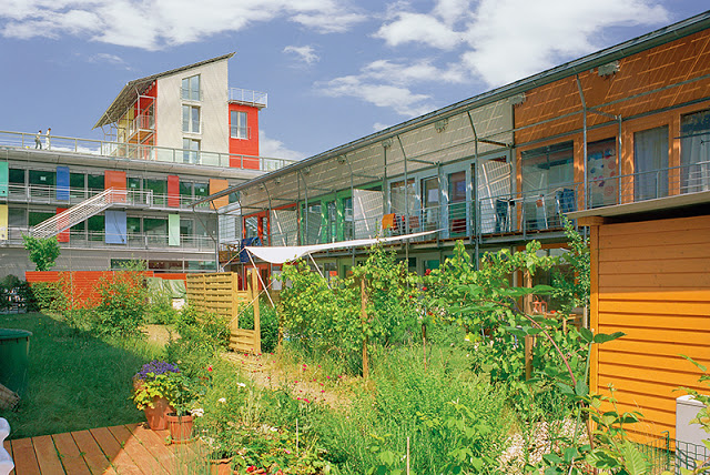 techos-solares-barrio-de-Alemania-genera-4-veces-la-energía-que-consume 3