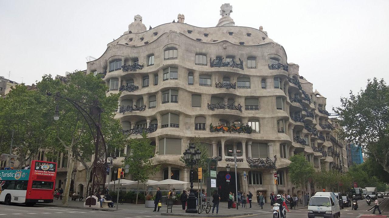 La_Pedrera_Casa_Mila_Barcelona_26531302331