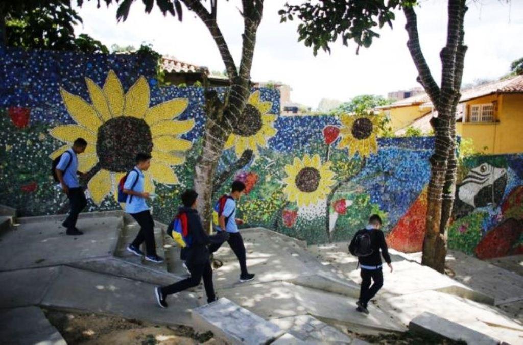 Mural-hecho-con-200.000-tapas-noticiasACN-1
