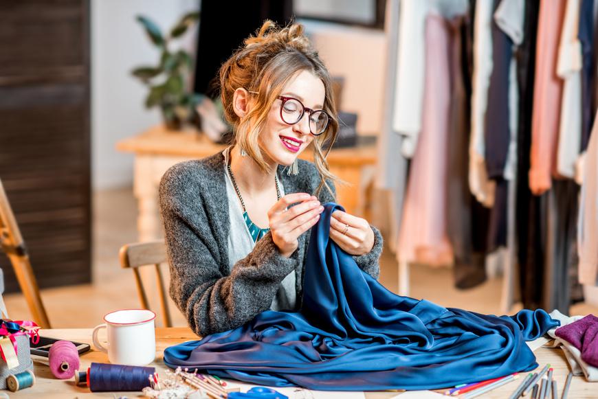 Arreglar-ropa_Cómo-empezar-a-hacer-un-consumo-inteligente_Moda-Impacto-Positivo_Slow-Fashion-Next