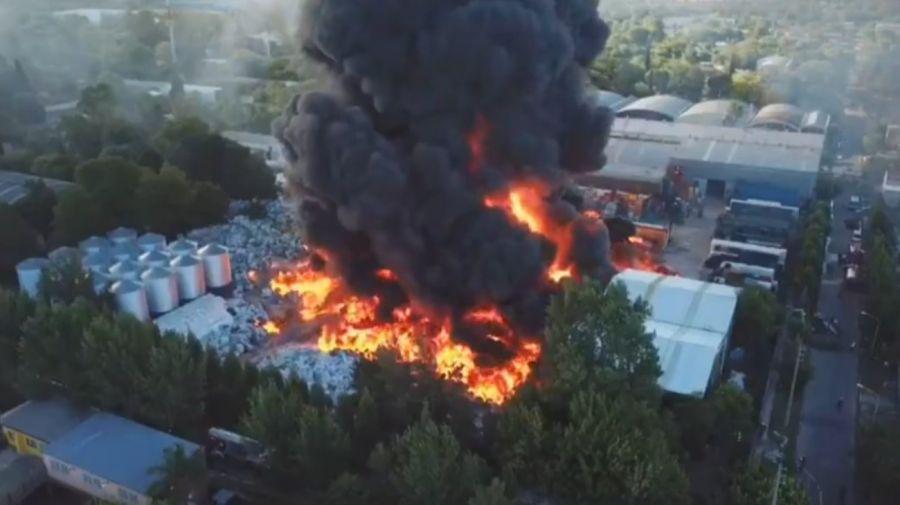 incendio-fabrica-plasticos-general-pacheco-g20210102-1108761