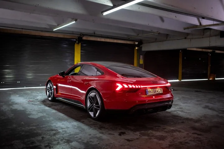 el-audi-rs-e-tron___GPQpHVkAL_720x0__1