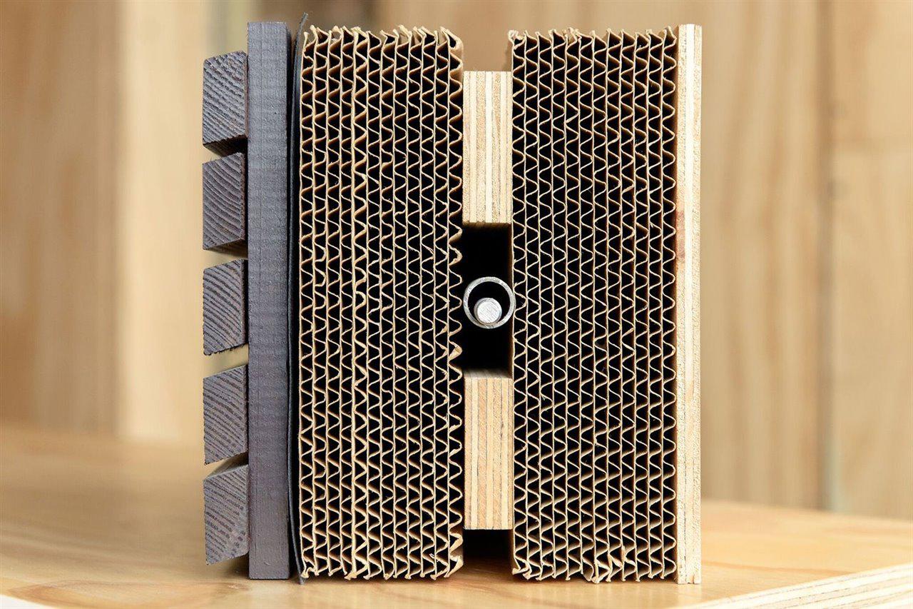 cada-modulo-esta-fabricado-con-24-capas-de-carton-en-forma-de-panel-de-abeja-encoladas-con-adhesivo-ecologico_5a6683bd_1280x853