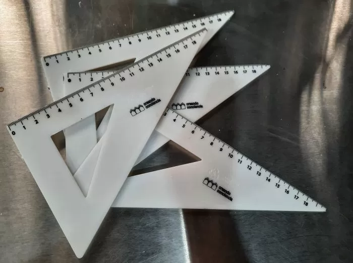 60a257d249559_700_521!