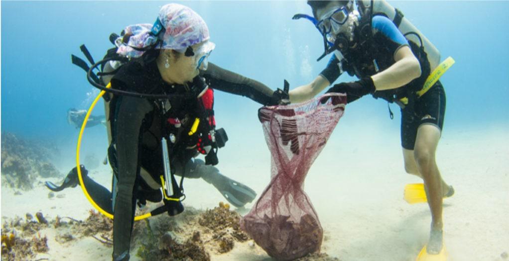 buzos-recogiendo-basura-mar.05-03-2021.medio-ambiente