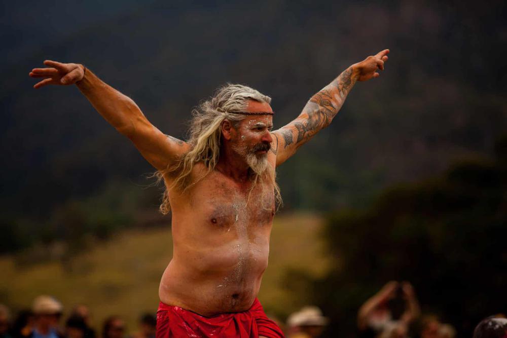 1578353993449-ritual-que-realizo-una-comunidad-nativa-para-salvar-a-australia-5