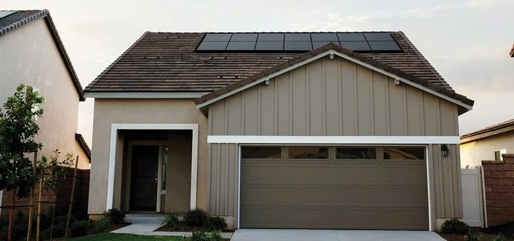 a-traves-de-paneles-solares___v4OBQk8bg_720x0__1