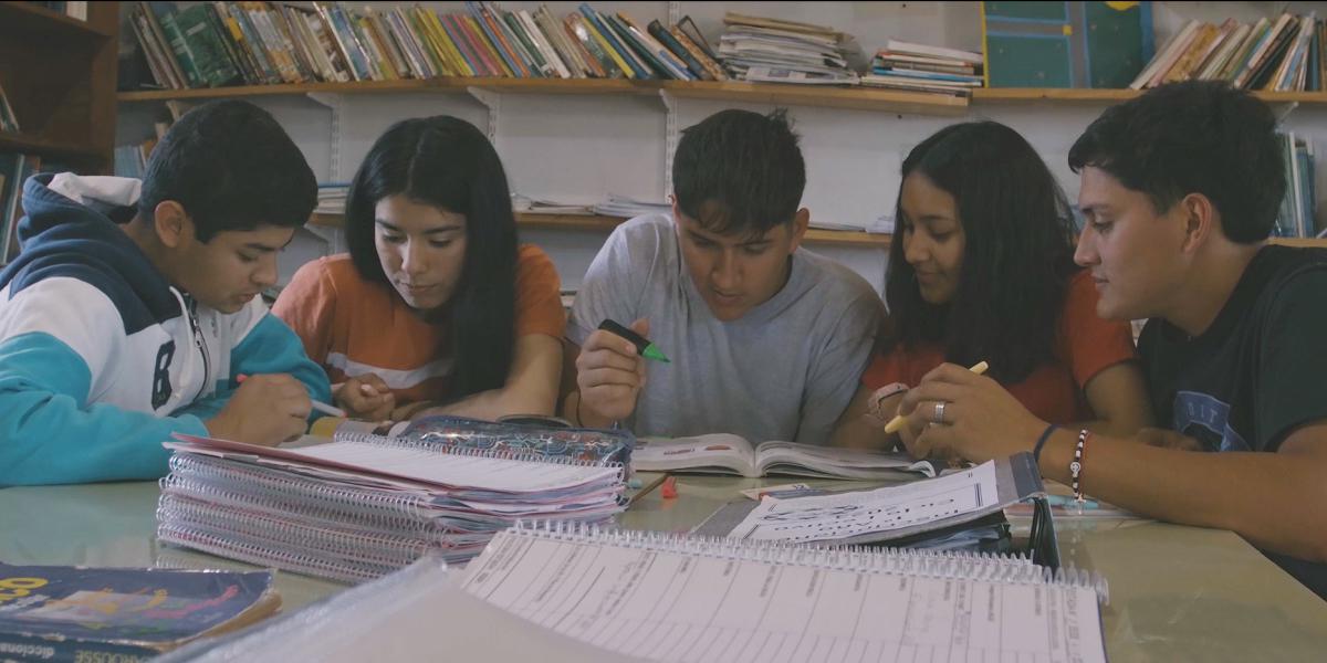 playground-personas-estudiando-2022