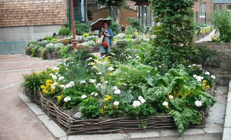 todmorden-incredible-edible4