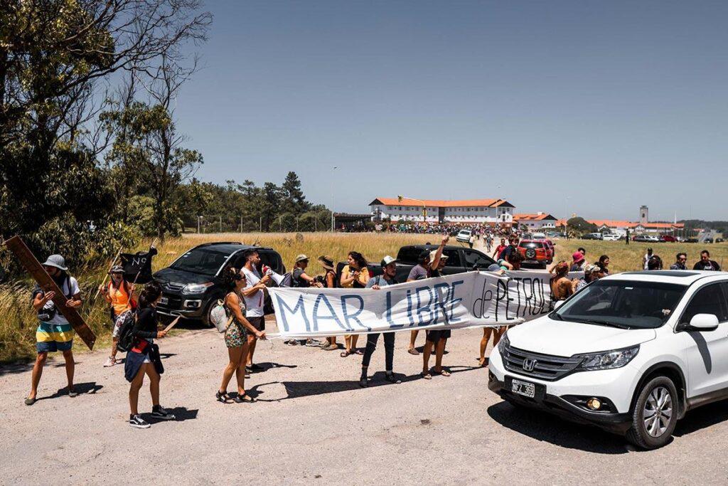 atlanticazo-pueblos-de-la-costa-se-movilizan-contra-petroleras006-1024x683