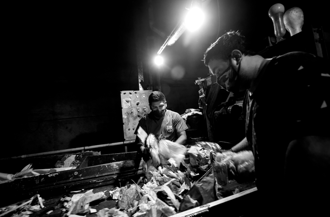 el_alquimista_de_la_basura_diego_fernandez_y_cintia_kemelmajer_reportaje_gatopardo_216_javier_heinzmann_02-1080x713