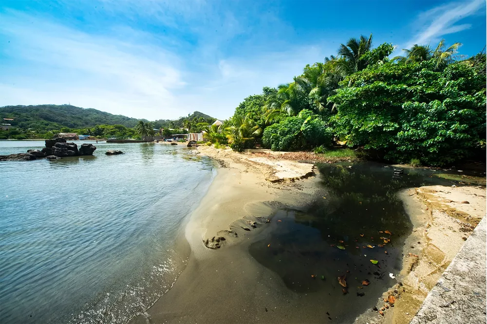 1-Untreated-wastewater-enters-the-ocean-in-Roatan-Honduras