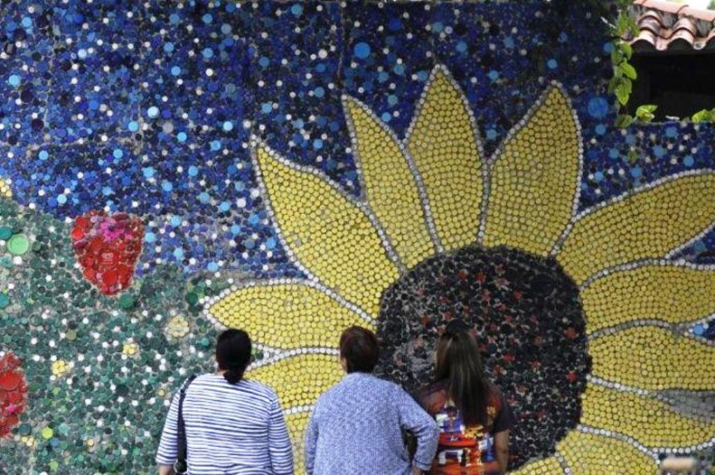 Mural-hecho-con-200.000-tapas-noticiasACN-2