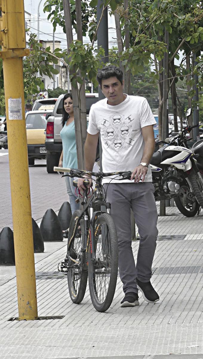 bicicleta-mas-notable-paisaje-urbano-perla-sur-835453-210220