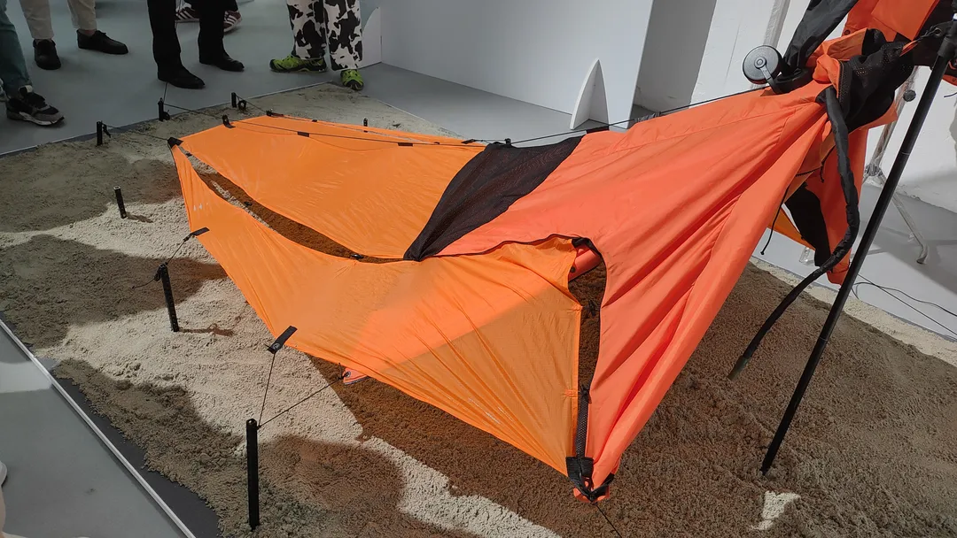 imagen-detalle-refugio-puede-construir-chaqueta-3064266