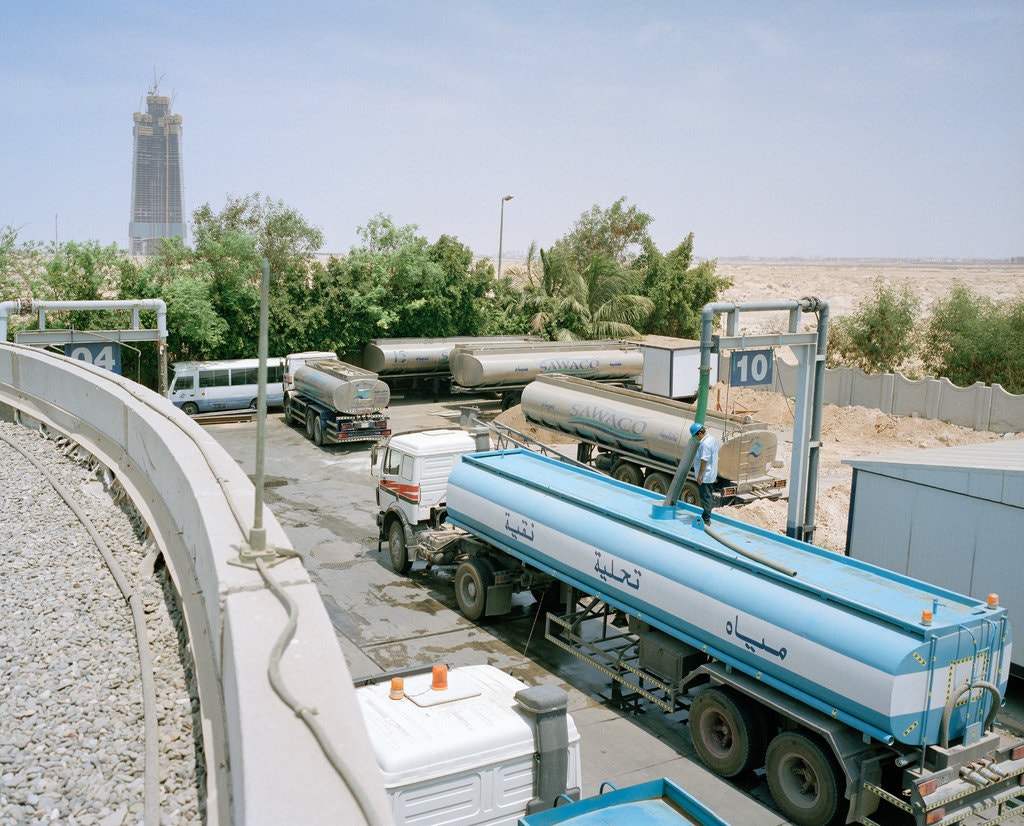 merlin_162421593_f6302d4d-96c2-4bf4-9aef-05297e3d3155-jumbo