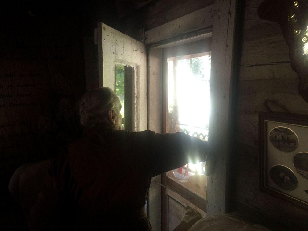 Anciana-fuera-de-la-red2