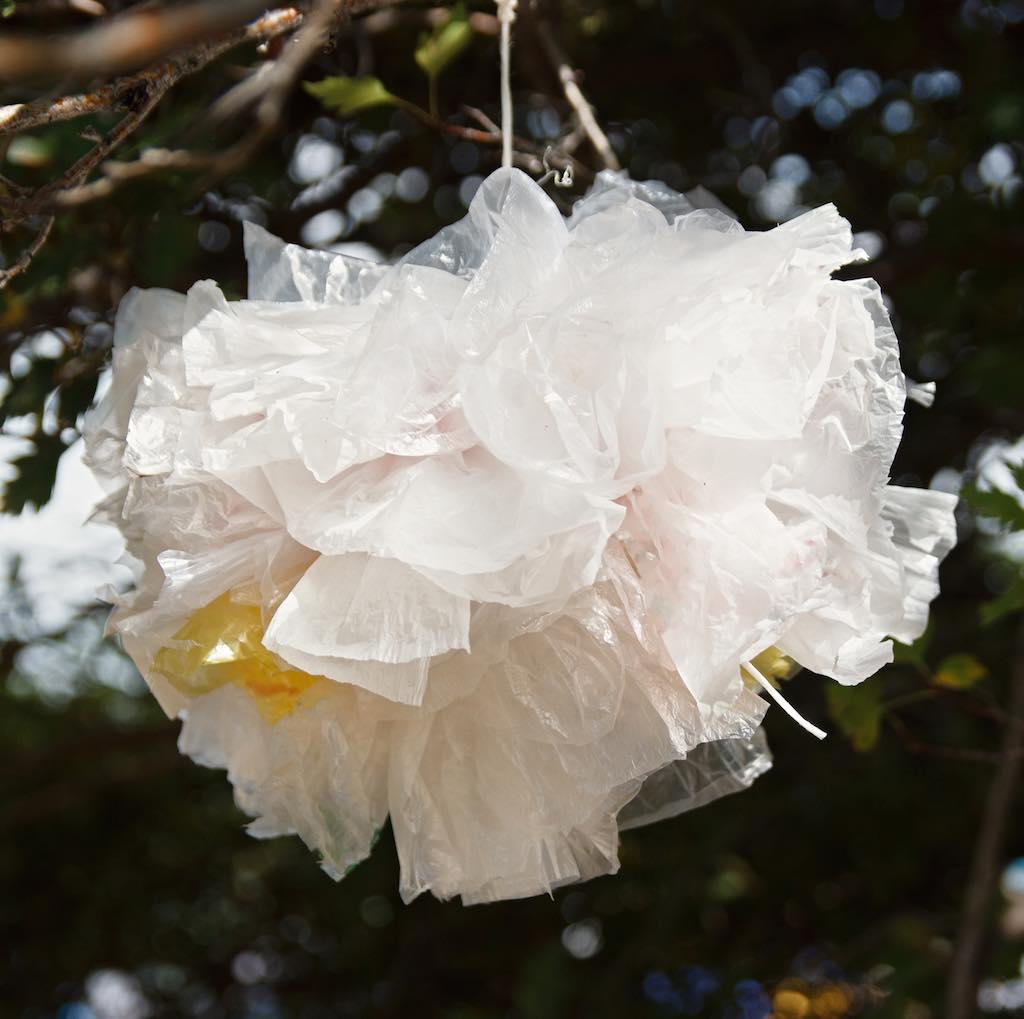 Pompon-lampara-bolsas-plastico