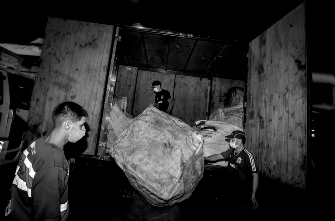 el_alquimista_de_la_basura_diego_fernandez_y_cintia_kemelmajer_reportaje_gatopardo_216_javier_heinzmann_03-1080x713