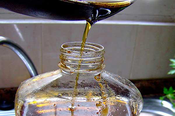 Aceite-usado-de-cocina-para-reciclar