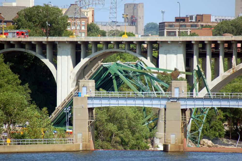Mississippi-River-bridge-colapse (1)