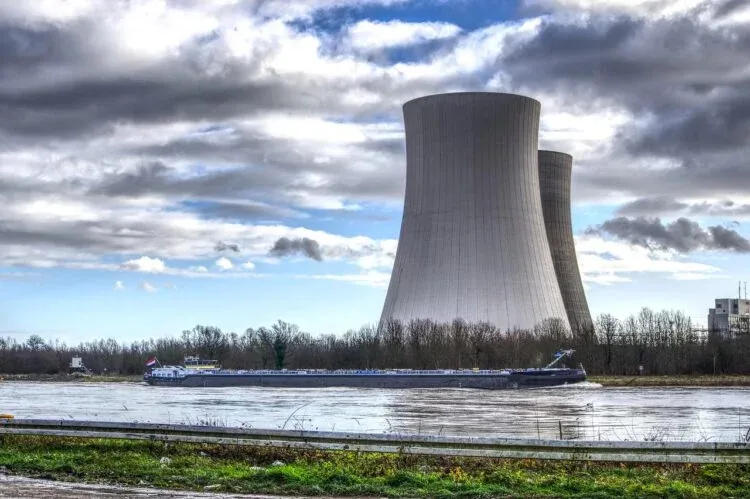 nuclear-power-4021418_1280-750x499