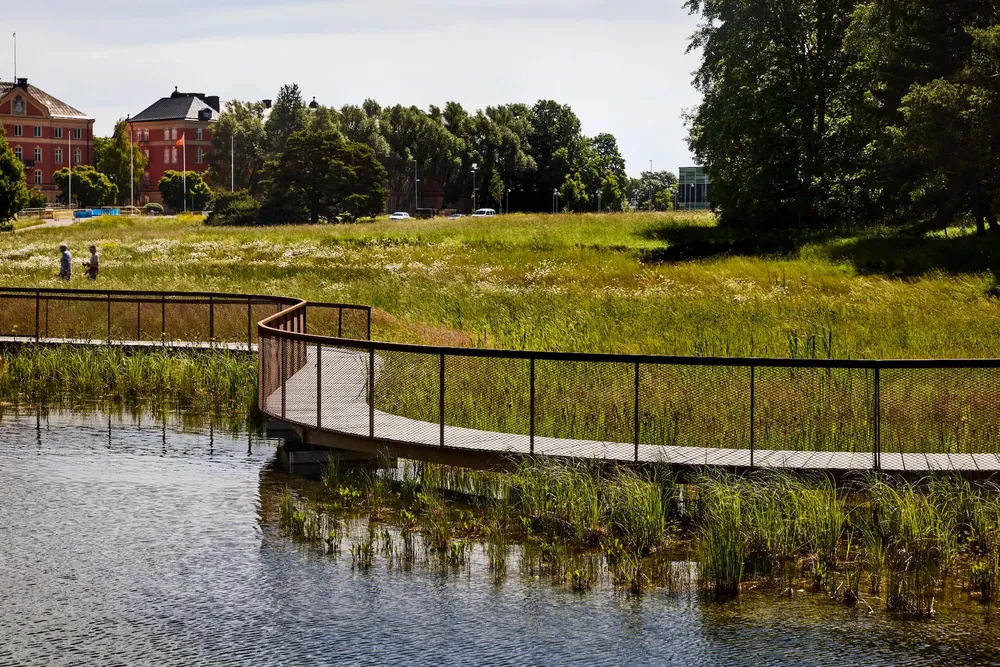 las-distintas-partes-del-estanque-se-inundan-con-B6QOSK2HTBBYVLUACAHBQHCVSA