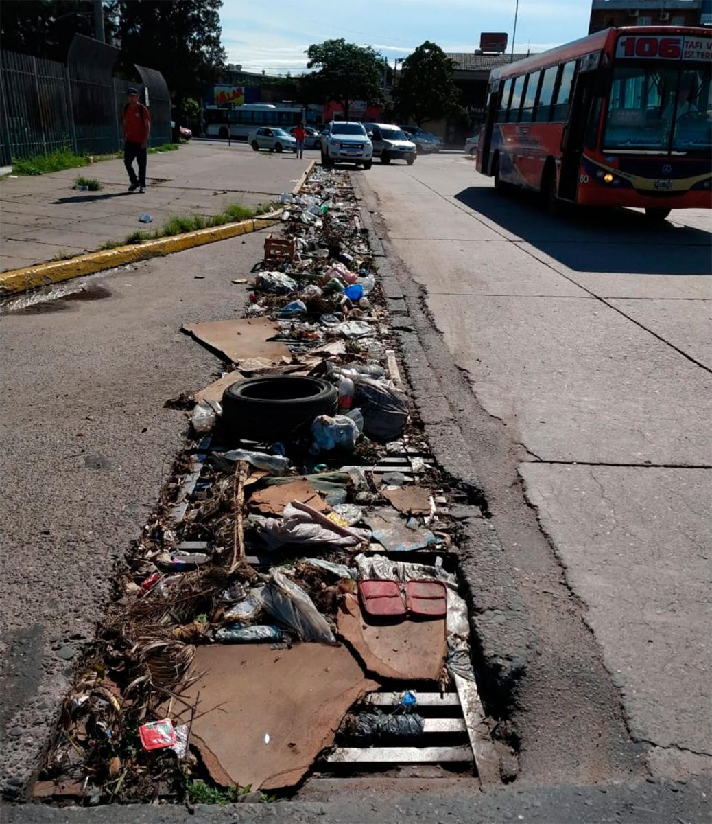 desidia-total-asi-califico-autor-foto-al-estado-desague-835231-202337