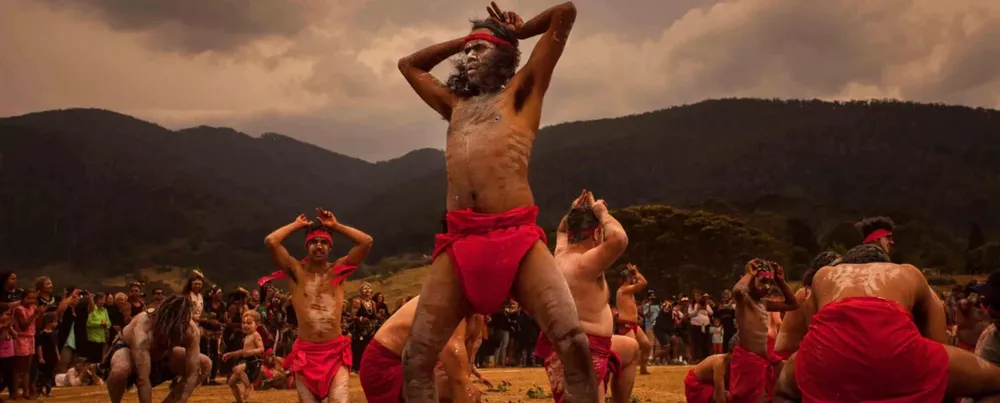 1578354884843-ritual-que-realizo-una-comunidad-nativa-para-salvar-a-australia