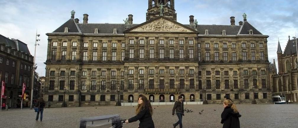 large_mPeFzRrHisPF2DFyWE00VqmrSMhRJewiZKDhW8p8Myo