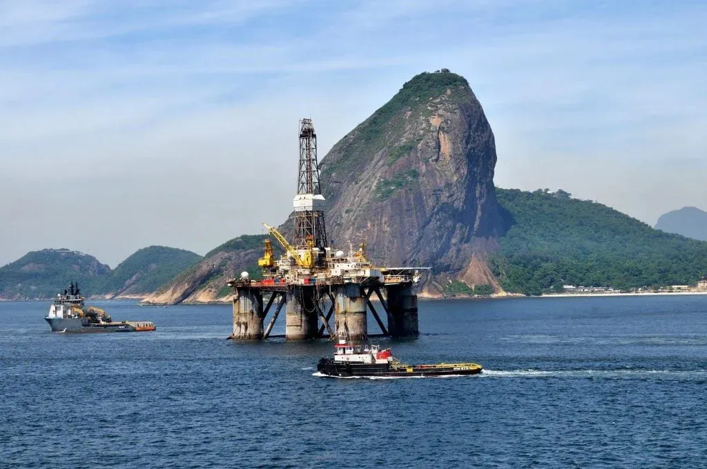 Petrobras-plataforma-petrolera-Brasil_Alamy_BYDWFG-1024x680-1