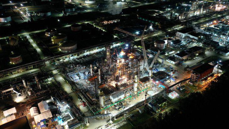 ypf-construira-una-planta-piloto-reciclaje-plasticos-su-refineria-la-plata