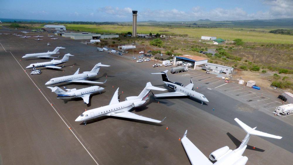 private-planes-wealthy-lifestyle-carbon.jpg__1600x900_q85_crop_subsampling-2