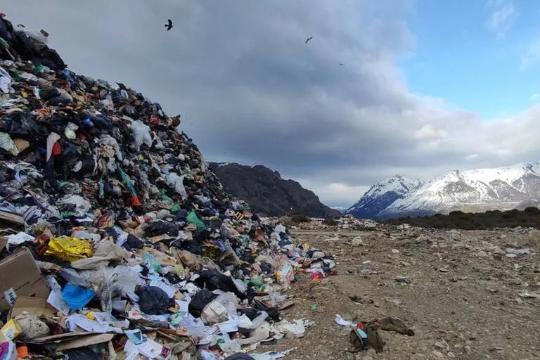 el-vertedero-de-bariloche-es-un-sitio-sin-medidas-3EFUXSYYCJDTZI6KGPXXQRSTDE