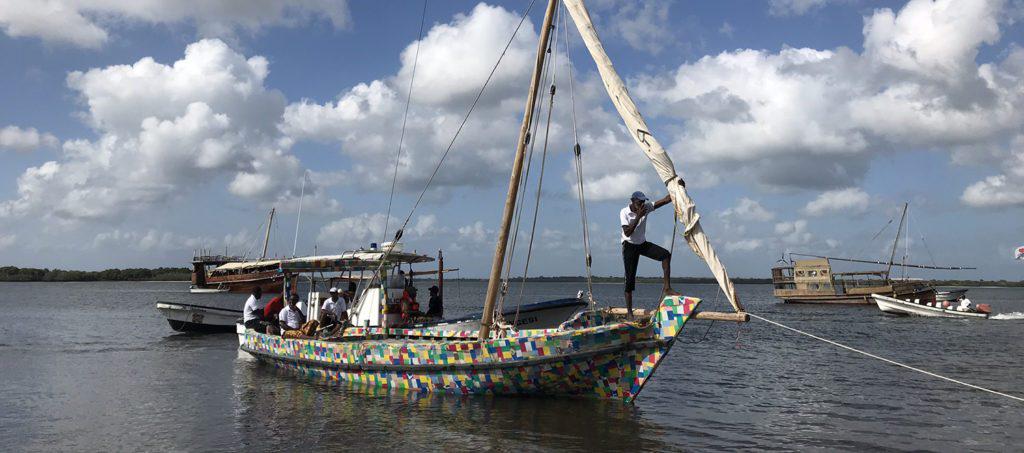 Construyen el Primer Barco hecho de chanclas Y 10 toneladas de Plástico retirado del Océano