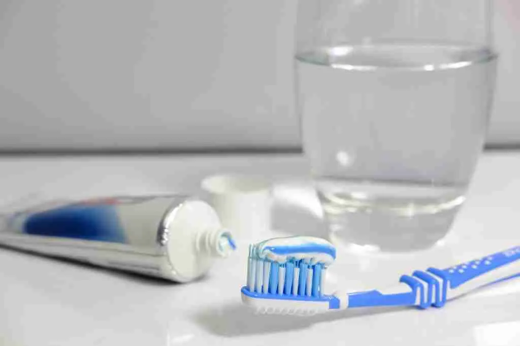 toothpaste-g0e2699c65_1920-1024x682