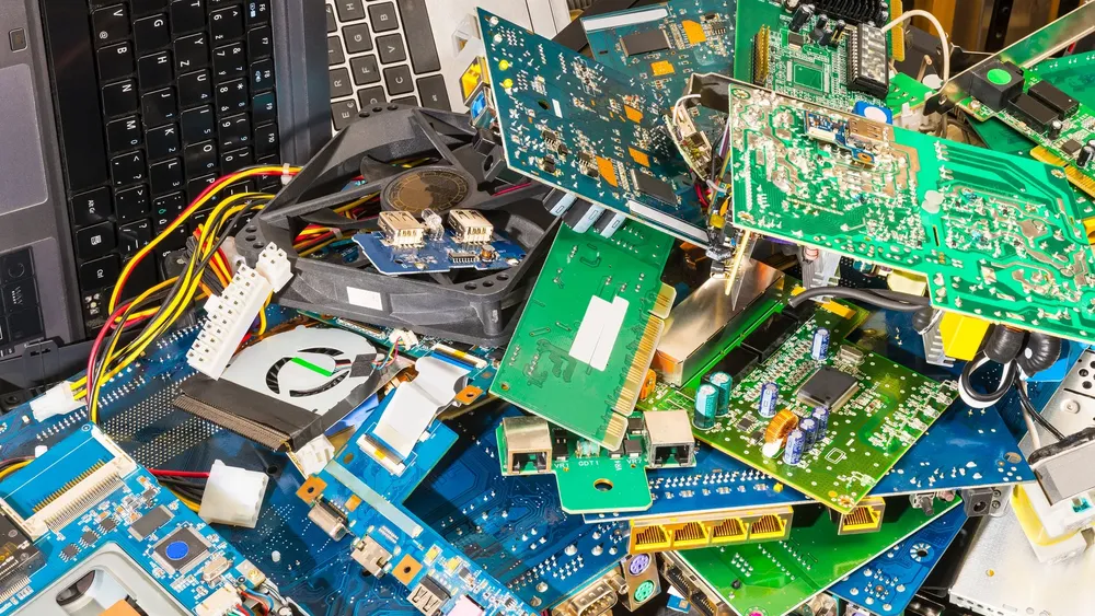 startup-gana-80000-euros-mes-extrayendo-oro-cobre-dispositivos-tiramos-basura-3270798