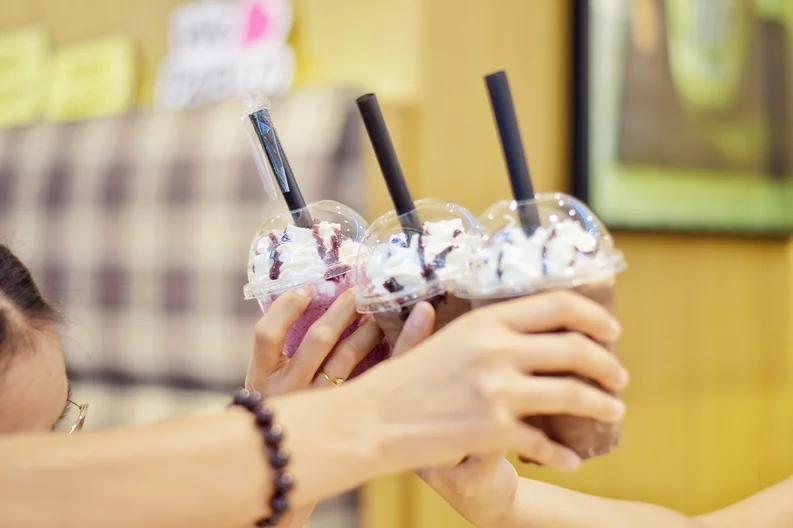 amigas-tomando-frappe
