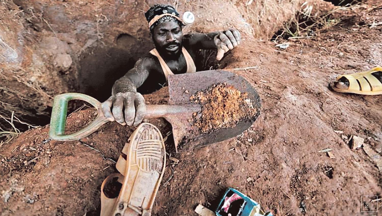 en-ganha-minero-artesanal-muestra-mineral-extrajo-reuters-832060-220039