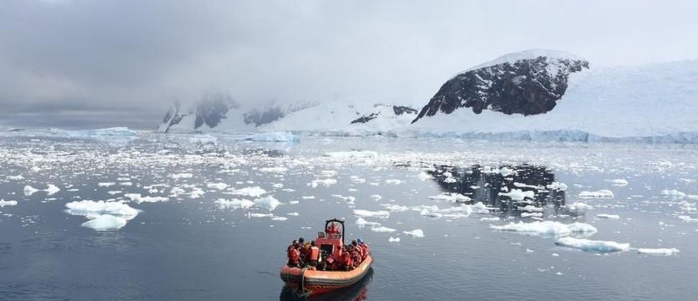 large_q4jD49xE7ICOzAk5o1I3w6mNhLDFZh2Sft8fQF3vDxE