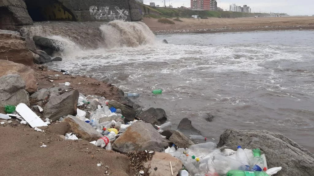 basura-playa-1024x576